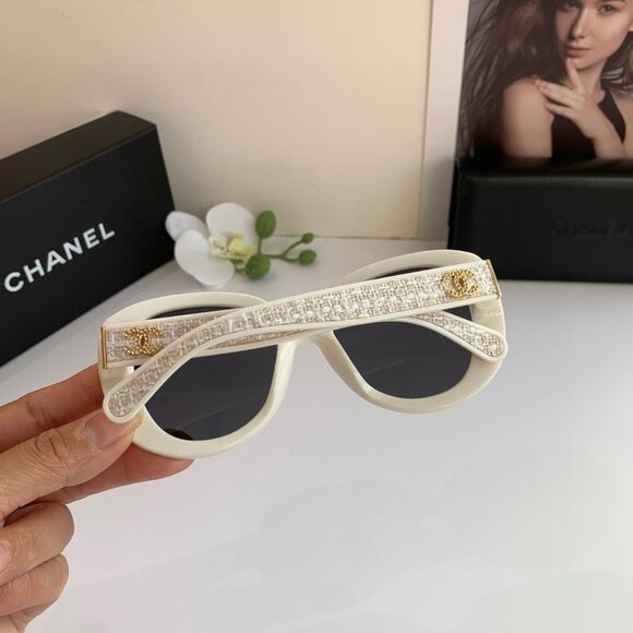 Iconic Chanel Black & Cream Eyewear - Picture 6 of 8